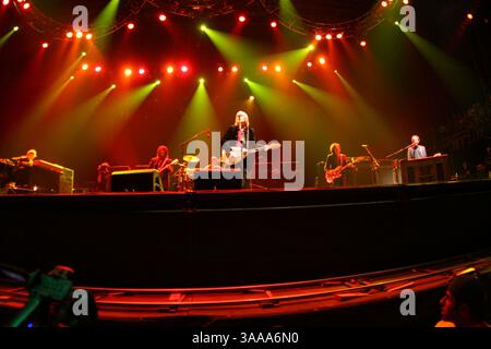 16 juin 2006 ; Manchester, TN, États-Unis ; Tom Petty et les Heartbreakers se produisent à Bonnaroo 2006. Crédit obligatoire : photo de Bryan Rinnert/ZUMA Press. (©) Copyright 2006 par Bryan Rinnert Banque D'Images