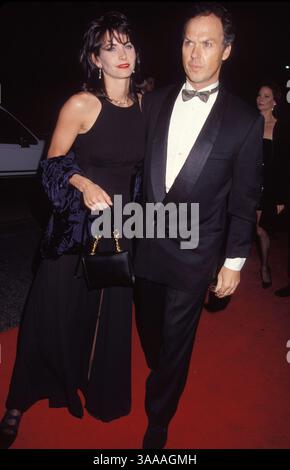 15 janvier 1995 ; Los Angeles, CA, États-Unis ; L'actrice COURTENEY COX et l'acteur MICHAEL KEATON aux Cable Ace Awards 1995. Banque D'Images