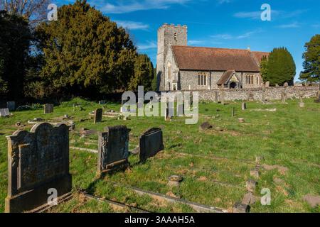 St Mary, la Vierge, l'église, le cimetière, Nonington, Kent, Angleterre Banque D'Images