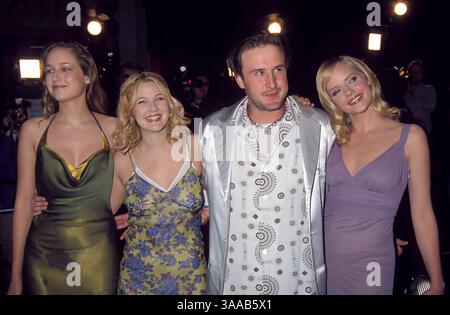 30 mars 1999 ; Los Angeles, CA, États-Unis ; Leelee SOBIESKI, DREW BARRYMORE, DAVID ARQUETTE et MARLEY SHELTON à la première du film Never Been Kissed. Banque D'Images
