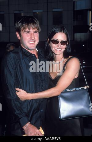 29 juillet 1998 ; Hollywood, CA, États-Unis ; L'acteur DAVID ARQUETTE et son épouse l'actrice COURTENEY COX à l'avant-première du film 'Ever After'. Banque D'Images
