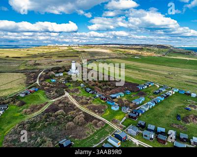 Portland Bird Observatory et Bill Lighthouse d'un drone, Portland Bill, île de Portland, Dorset, Angleterre Banque D'Images