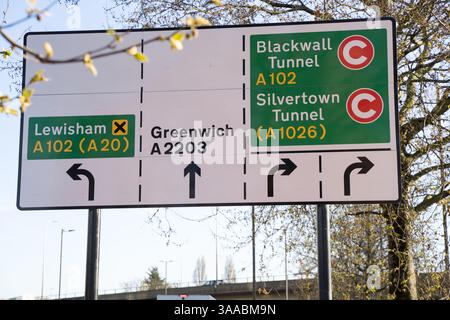 Londres, Royaume-Uni 31 mars 2025. Les ingénieurs appliquent la touche finale au tunnel à double alésage de silvertown, se préparant à l'ouverture officielle d'un tout nouveau tunnel traversant la tamise à la circulation le 7 avril 2025, facturant à chaque conducteur de voiture quatre livres sterling par passage pour chaque sens de déplacement pendant les heures de pointe. Appel gratuit en dehors des heures de pointe après 22 :00. Crédit : Glosszoom/Alamy Live News Banque D'Images