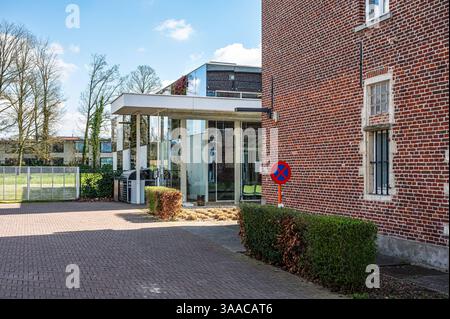 La maison gouvernementale OCMW pour la protection sociale à Ternat, Brabant flamand, Belgique. 29 mars 2025 Banque D'Images