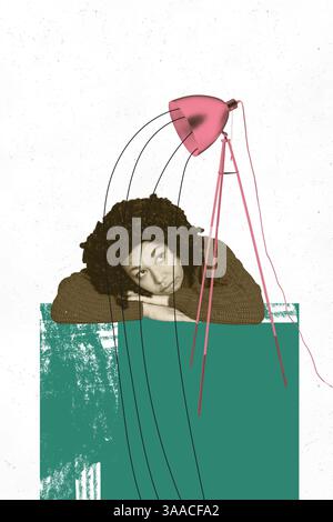 Modèle croquis d'image composite collage d'art de jeune femme triste visage mauvaise humeur couchée vers le bas race africaine Hairdo lampe lumière outil électrique Banque D'Images