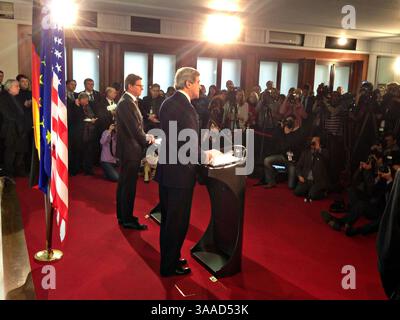 26 février 2013 - Berlin, Allemagne - le secrétaire d'État américain John Kerry tient une conférence de presse conjointe avec le ministre allemand des Affaires étrangères Guido Westerwelle le 26 février 2013 à Berlin, en Allemagne. Kerry est en voyage de 11 jours, son premier en tant que secrétaire d'État s'arrêtant à Londres, Berlin, Paris, Rome, Ankara, le Caire, Riyad, Abu Dhabi et Doha. (Crédit image : © US State Department/Planet Pix via ZUMA Wire) Banque D'Images