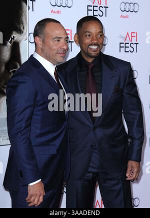 10 novembre 2015 - Hollywood, Californie, États-Unis - Peter Landesman, Will Smith assistera à la première mondiale de ''commotion'' du AFI Fest 2015 qui s'est tenue au TCL Chinese Theatre à Hollywood, Californie, le 10 novembre 2015. 2015 (crédit image : © Dave Longendyke/Globe photos via ZUMA Wire) Banque D'Images