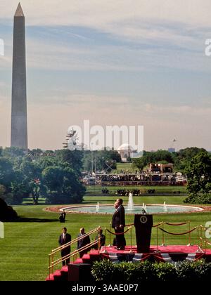 31 mai 1990 - Washington, District of Columbia, États-Unis d'Amérique - le président George H.W. Bush accueille le président de l'Union soviétique Mikhail Gorbatchev lors d'une cérémonie officielle d'arrivée sur la pelouse sud de la Maison Blanche. (Crédit image : © Mark Reinstein/via ZUMA Wire via ZUMA Wire) Banque D'Images