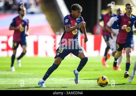 Barcelone, Espagne. 30 mars 2025. Lamine YAMAL de Barcelone lors du championnat d'Espagne la Liga match de football entre le FC Barcelone et le Girona FC le 30 mars 2025 à Estadi Olimpic Lluis Companys à Barcelone, Espagne - photo Matthieu Mirville (Sergio Ros)/DPPI crédit : DPPI Media/Alamy Live News Banque D'Images