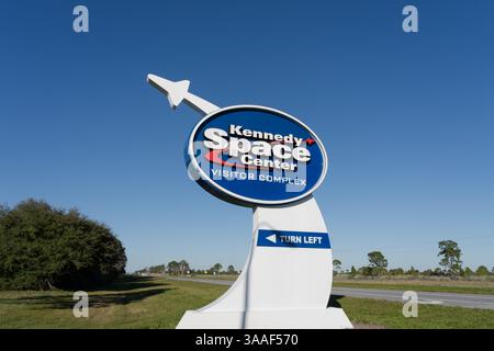 Merritt Island, Floride, États-Unis - 15 janvier 2022 : le panneau du complexe touristique Kennedy Space Center est montré à Merritt Island, Floride, États-Unis Banque D'Images