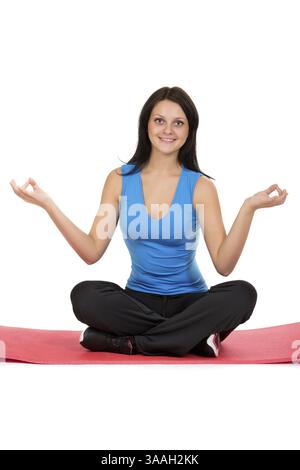 Belle fille méditant dans la position du lotus Banque D'Images