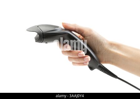 Femme tenant un lecteur de codes-barres portatif. Isoler sur blanc Banque D'Images