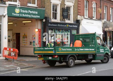 Photo du dossier datée du 01/02/18 d'une vue de la signalétique Travis Perkins à Pimlico, Londres. Travis Perkins a révélé une baisse des ventes et des bénéfices, car la baisse des prix et la baisse de la demande ont eu un impact sur les activités marchandes de ses constructeurs. Date d'émission : mardi 1er avril 2025. Banque D'Images