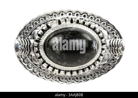 Pendentif argent avec une pierre sur un fond blanc Banque D'Images