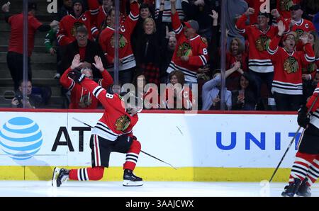 20 janvier 2018 - Chicago, il, USA - Patrick Kane (88) des Blackhawks de Chicago célèbre après avoir marqué en première période contre les Islanders de New York au United Center à Chicago le samedi 20 janvier 2018. (Crédit image : © Chris Sweda/TNS via ZUMA Wire) Banque D'Images