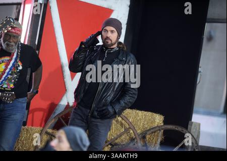 NEW YORK, NY - OCTOBRE 31 : Carson Daly, Matt Lauer dans le rôle de Dolly Parton, Savannah Guthrie dans le rôle de Kenny Rogers, Kathie Lee Gifford dans le rôle de Miley Cyrus, Al Roker dans le rôle de Willie Nelson, Blake Shelton, Hoda Kotb dans le rôle de Blake Shelton, Billy Ray Cyrus et Megyn Kelly dans le rôle de Shania Twain le mardi 31 octobre 2017 ...personnes : Billy Ray Cyrus. (Crédit image : © SMG via ZUMA Wire) Banque D'Images