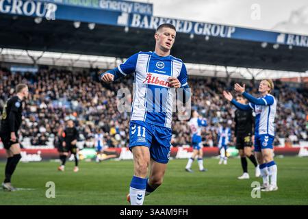 Odense, Danemark. 30 mars 2025. Markus Jensen (11 ans) d'Odense BK vu lors du match NordicBet Liga entre Odense BK et AC Horsens au parc d'énergie naturel d'Odense. Banque D'Images