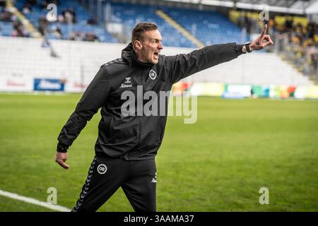 Odense, Danemark. 30 mars 2025. L'entraîneur adjoint Mads Lyng d'Odense BK vu lors du match NordicBet Liga entre Odense BK et AC Horsens au nature Energy Park à Odense. Banque D'Images