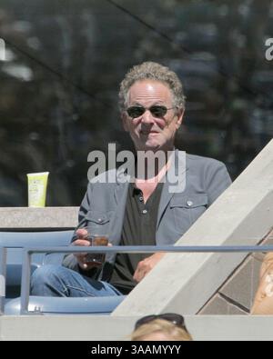 NEW YORK - 05 SEPTEMBRE : Lindsey Buckingham regarde le septième jour de l'US Open 2010 au centre national de tennis Billie Jean King de l'USTA le 5 septembre 2010 dans le quartier Flushing du Queens borough de New York. Williams a battu Peer 7-6(3), 6-3...personnes : Lindsey Buckingham. (Crédit image : © SMG via ZUMA Wire) Banque D'Images