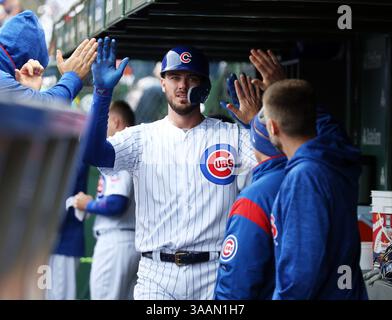 11 mai 2018 - Chicago, il, États-Unis - Kris Bryant des Chicago Cubs célèbre dans la dugout après avoir marqué en septième manche contre les White Sox de Chicago le vendredi 11 mai 2018, au Wrigley Field de Chicago. Les Cubs ont gagné, 11-2. (Crédit image : © Terrence Antonio James/TNS via ZUMA Wire) Banque D'Images