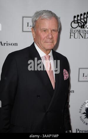 10 novembre 2012 - Bal Harbour, Floride, États-Unis d'Amérique - bal HARBOUR, FL - 10 NOVEMBRE : Tom Brokaw participe à destination Fashion 2012 au profit du Buoniconti Fund to Cure Paralysis, le bras de collecte de fonds du Miami Project to Cure Paralysis, le 10 novembre 2012 à Bal Harbour, Floride..personnes : Tom Brokaw. (Crédit image : © SMG via ZUMA Wire) Banque D'Images