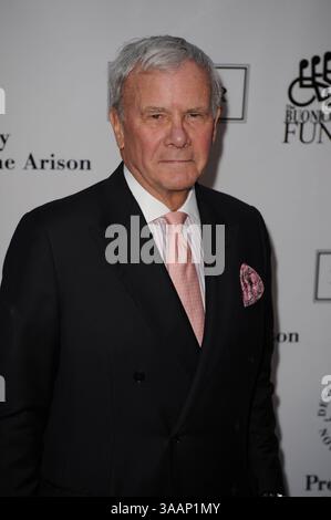 10 novembre 2012 - Bal Harbour, Floride, États-Unis d'Amérique - bal HARBOUR, FL - 10 NOVEMBRE : Tom Brokaw participe à destination Fashion 2012 au profit du Buoniconti Fund to Cure Paralysis, le bras de collecte de fonds du Miami Project to Cure Paralysis, le 10 novembre 2012 à Bal Harbour, Floride..personnes : Tom Brokaw. (Crédit image : © SMG via ZUMA Wire) Banque D'Images
