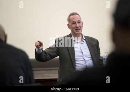 11 avril 2018 - Chicago, il, États-Unis - L'inspecteur général Joe Ferguson de Chicago organise un forum communautaire le mercredi 11 avril 2018 pour recueillir des commentaires sur la base de données des gangs du département de police de Chicago. (Crédit image : © Brian Cassella/TNS via ZUMA Wire) Banque D'Images