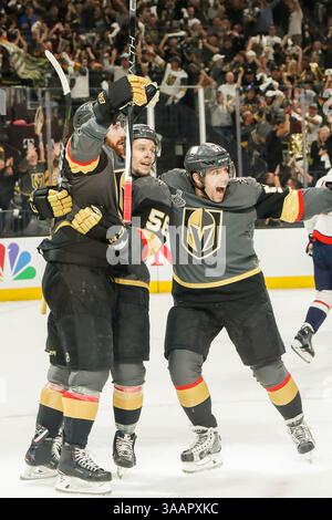 30 mai 2018 : les joueurs des Golden Knights célèbrent le but de l'aile gauche des Golden Knights de Vegas James Neal (18 ans) lors des éliminatoires 2 de la finale de la Coupe Stanley de la LNH de Washington et des Golden Knights de Vegas au T-Mobile Arena de Las Vegas, Nevada. John Crouch/CSM(image de crédit : &copy ; John Crouch/Cal Sport Media/CSM via ZUMA Wire) Banque D'Images