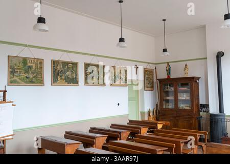 Salle de classe historique aux pays-Bas, enseignement catholique romain des années 1920 Banque D'Images