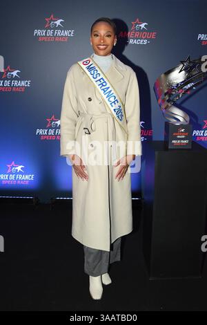 Vincennes, France. 26 janvier 2025. Angelique Angarni Filopon, Miss France 2025 présente à l'Hippodrome Paris Vincennes pour présenter le Prix de France au vainqueur, Vincennes, France, 26 janvier 2025. (Photo de Lionel Urman/Sipa USA) crédit : Sipa USA/Alamy Live News Banque D'Images