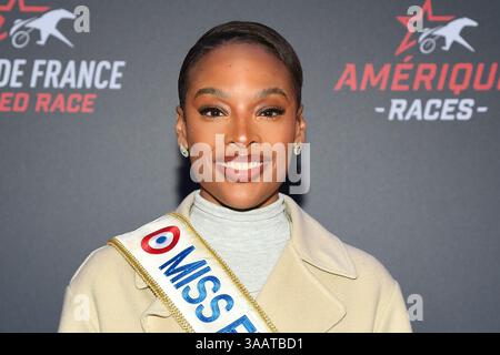 Vincennes, France. 26 janvier 2025. Angelique Angarni Filopon, Miss France 2025 présente à l'Hippodrome Paris Vincennes pour présenter le Prix de France au vainqueur, Vincennes, France, 26 janvier 2025. (Photo de Lionel Urman/Sipa USA) crédit : Sipa USA/Alamy Live News Banque D'Images