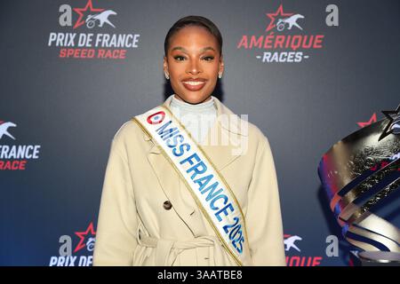Vincennes, France. 26 janvier 2025. Angelique Angarni Filopon, Miss France 2025 présente à l'Hippodrome Paris Vincennes pour présenter le Prix de France au vainqueur, Vincennes, France, 26 janvier 2025. (Photo de Lionel Urman/Sipa USA) crédit : Sipa USA/Alamy Live News Banque D'Images