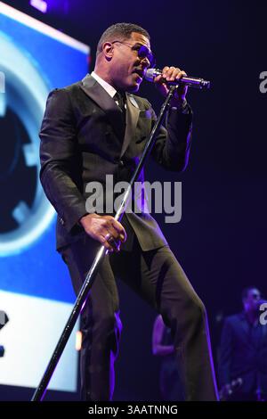 29 novembre 2016 - Miami Beach, Floride, États-Unis d'Amérique - MIAMI, FL - NOVEMBRE 29 : Maxwell se produit à l'AmericanAirlines Arena le 29 novembre 2016 à Miami en Floride....personnes : Maxwell. (Crédit image : © Storms Media Group/SMG via ZUMA Wire) Banque D'Images