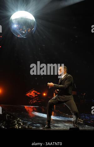 29 novembre 2016 - Miami Beach, Floride, États-Unis d'Amérique - MIAMI, FL - NOVEMBRE 29 : Maxwell se produit à l'AmericanAirlines Arena le 29 novembre 2016 à Miami en Floride....personnes : Maxwell. (Crédit image : © Storms Media Group/SMG via ZUMA Wire) Banque D'Images