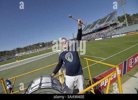 31 mars 2018 - Cary, Caroline du Nord, États-Unis - Cary, Caroline du Nord - samedi 31 mars 2018 : les fans lors d'un match de la saison régulière de la Ligue nationale de soccer féminin (NWSL) entre le courage de Caroline du Nord et Sky Blue FC au stade Sahlenâ€™s au WakeMed Soccer Park. (Crédit image : © Grant Halverson/ISIPhotos via ZUMA Wire) Banque D'Images