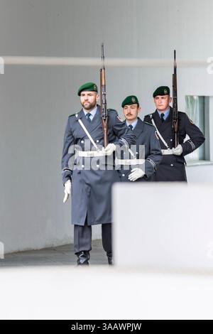 Soldat des Wachbataillons am Bundeskanzleramt à Berlin, 12.03.2025. Berlin Deutschland *** soldat du bataillon de garde à la Chancellerie fédérale de Berlin, 12 03 2025 Berlin Allemagne Copyright : xAmreixSchulzx Banque D'Images