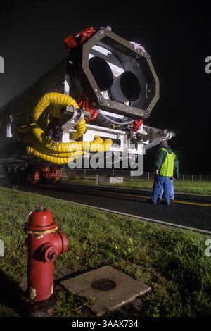 17 mai 2018 - Wallops Island, Virginie, États-Unis - une fusée Orbital ATK est vue alors qu'elle est déployée pour lancer Pad-0A à Wallops Flight Facility jeudi 17 mai 2018 à Wallops Island, va. L'Antares lancera un vaisseau spatial Cygnus en mission de ravitaillement de la Station spatiale internationale. La mission est le neuvième vol de livraison de fret sous contrat d'Orbital ATKâ€™ vers la station spatiale pour la NASA. Inclus dans les 7 400 livres de cargaison à bord de Cygnus, sont des expériences scientifiques, des fournitures d'équipage et du matériel de véhicule. (Crédit image : © Aubrey Gemignani/NASA via ZUMA Wire/ZUMAPRESS.com) Banque D'Images