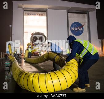 17 mai 2018 - Wallops Island, Virginie, États-Unis - une fusée Orbital ATK est vue alors qu'elle est déployée pour lancer Pad-0A à Wallops Flight Facility jeudi 17 mai 2018 à Wallops Island, va. L'Antares lancera un vaisseau spatial Cygnus en mission de ravitaillement de la Station spatiale internationale. La mission est le neuvième vol de livraison de fret sous contrat d'Orbital ATKâ€™ vers la station spatiale pour la NASA. Inclus dans les 7 400 livres de cargaison à bord de Cygnus, sont des expériences scientifiques, des fournitures d'équipage et du matériel de véhicule. (Crédit image : © Aubrey Gemignani/NASA via ZUMA Wire/ZUMAPRESS.com) Banque D'Images