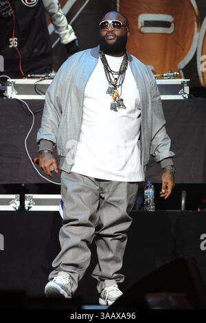 5 avril 2011 - Sunrise, New York, États-Unis d'Amérique - SUNRISE, FL - 05 AVRIL : Rick Ross se produit au BankAtlantic Center le 5 avril 2011 à Sunrise, Floride...People : Rick Ross. (Crédit image : © Storms Media Group/SMG via ZUMA Wire) Banque D'Images
