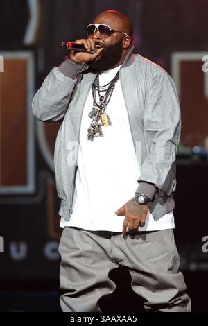 5 avril 2011 - Sunrise, New York, États-Unis d'Amérique - SUNRISE, FL - 05 AVRIL : Rick Ross se produit au BankAtlantic Center le 5 avril 2011 à Sunrise, Floride...People : Rick Ross. (Crédit image : © Storms Media Group/SMG via ZUMA Wire) Banque D'Images