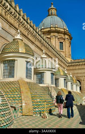 Italie, Sicile, Palerme, centre historique, zone classée au patrimoine mondial de l'UNESCO, la cathédrale de style arabo-normand construite au 12ème siècle Banque D'Images