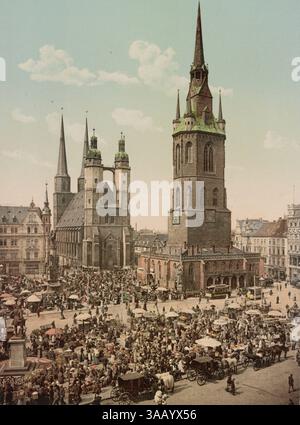 Tirage photochrom vintage de l'église du marché et de la tour rouge à Halle, Allemagne, vers 1900. Banque D'Images