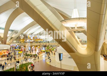 Émirats arabes Unis, Abu Dhabi, le nouvel aéroport international de Zayed (2023), terminal A. Banque D'Images