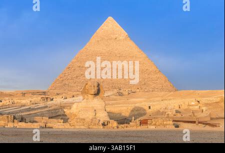 Le Grand Sphinx et la pyramide de Khafre à Gizeh, le Caire, Egypte Banque D'Images