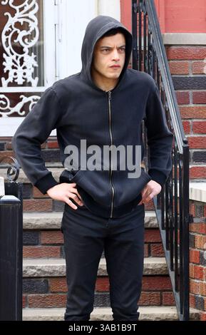 NEW YORK, NY - 19 MAI : Rami Malek filmant 'Mr robot' le 19 mai 2016 à New York... personnes : Rami Malek. (Crédit image : © SMG via ZUMA Wire) Banque D'Images
