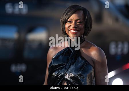 LONDRES, ANGLETERRE - 1er AVRIL : Viola Davis assiste à la photocall londonienne pour le 'G20' à Trafalgar Square le 1er avril 2025 à Londres, Angleterre. (Photo de LounisPhotography / Alamy News) Banque D'Images