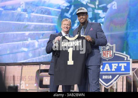 26 avril 2018 - Arlington, TX, USA - L'équipe défensive de l'UT San Antonio Marcus Davenport est choisie 14e au classement général par les Saints de la Nouvelle-Orléans lors de la draft de la NFL au AT&T Stadium d'Arlington, Texas, le jeudi 26 avril 2018. (Crédit image : © Max Faulkner/TNS via ZUMA Wire) Banque D'Images