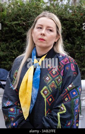 Londres, Royaume-Uni. 22 février 2025. Olena Ivashchenko directrice de campagne pour l'Ukraine assister aux TROUPES RUSSES DEHORS ! RASSEMBLEMENT DE SOLIDARITÉ AVEC L'UKRAINE à Holland Park, Londres. Manifestation marquant le troisième anniversaire de l'invasion illégale de l'Ukraine par la Russie. Banque D'Images