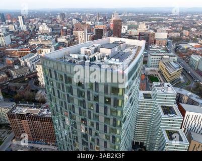 Image aérienne de l'Acer Tower, aux Square Gardens à Manchester UK Banque D'Images