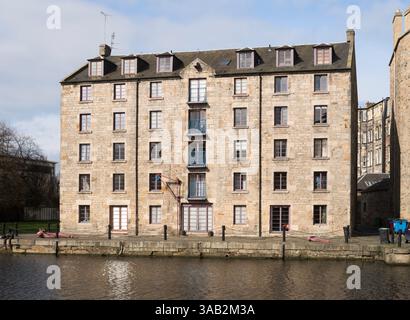 Entrepôt du XIXe siècle réaménagé en appartements, les Cooperage Apartments, à Leith, Édimbourg, Écosse, ROYAUME-UNI Banque D'Images